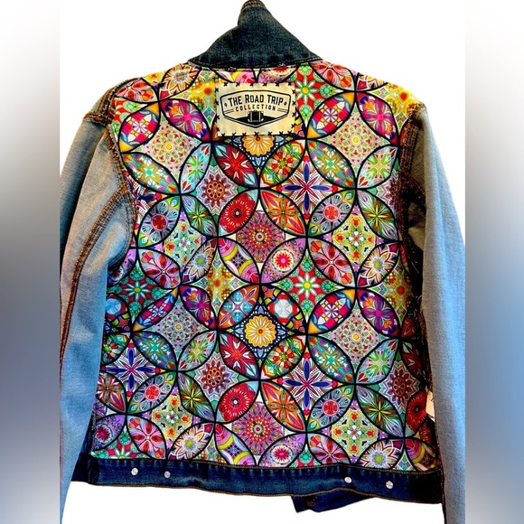 Women's Denim Jacket blue color Size medium.Beautiful design inside and outside - Picture 9 of 14